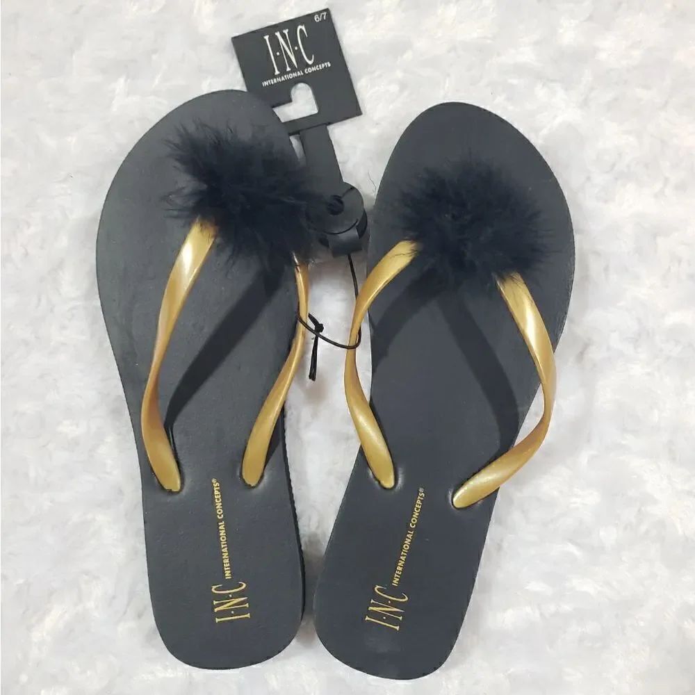 International Concepts size 6/7 black and gold flip flops with feather pom
